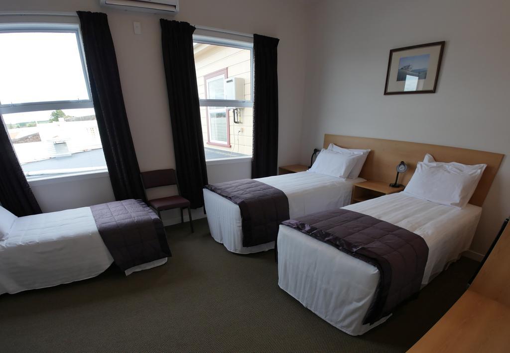 Masonic Hotel Waitara Room photo