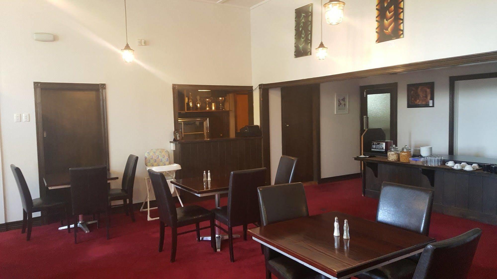 Masonic Hotel Waitara Exterior photo
