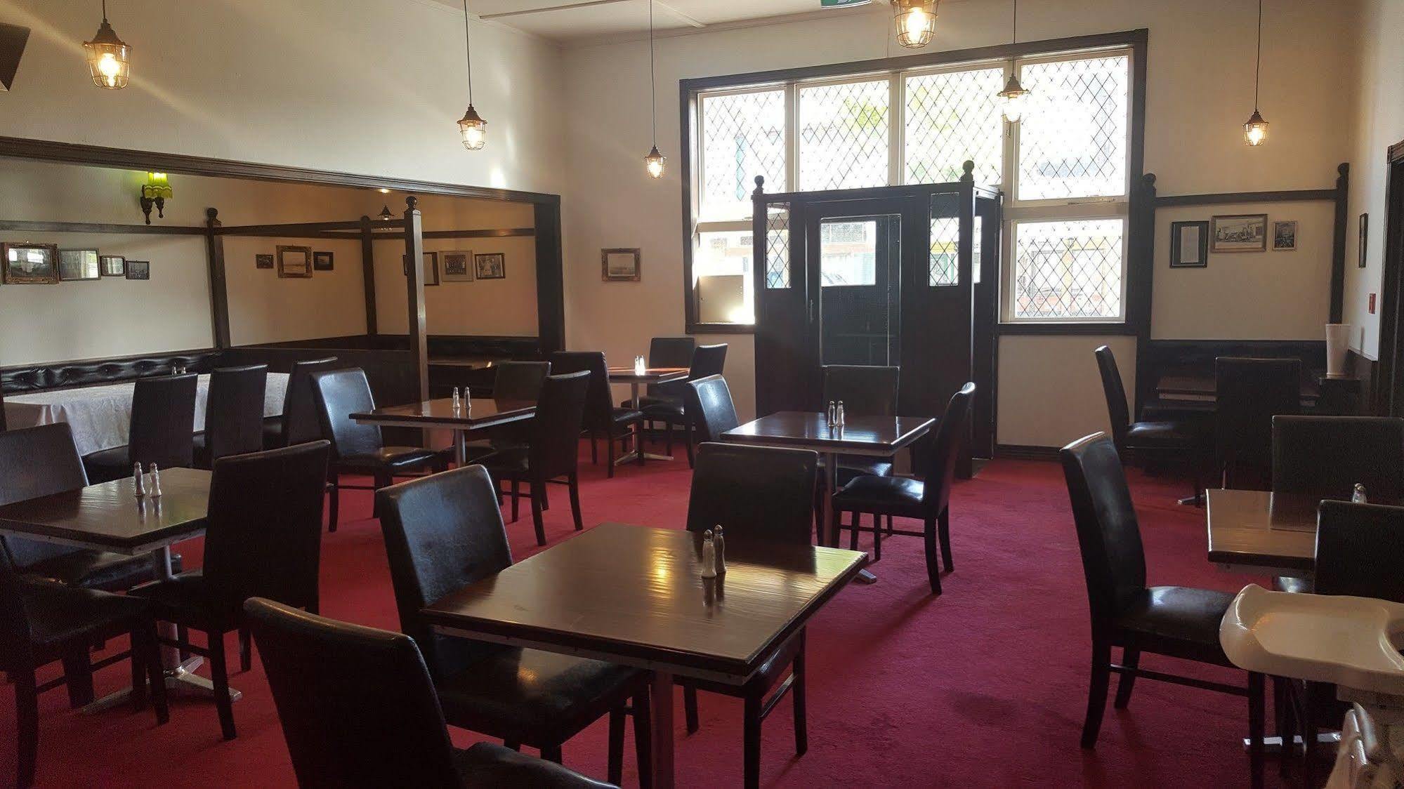 Masonic Hotel Waitara Exterior photo